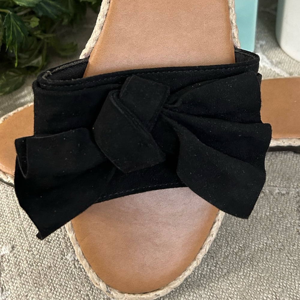 Loft Black Slip On BOW Flat Sandals. Size 10 - Picture 5 of 10